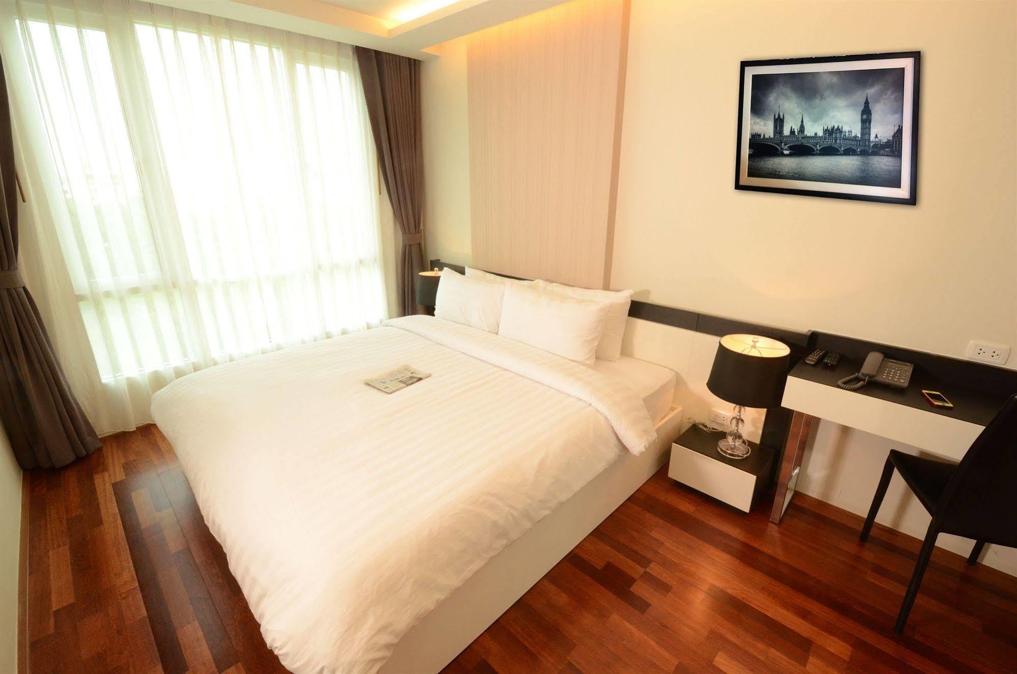 Beverly 33 By Aspira Bangkok Extérieur photo