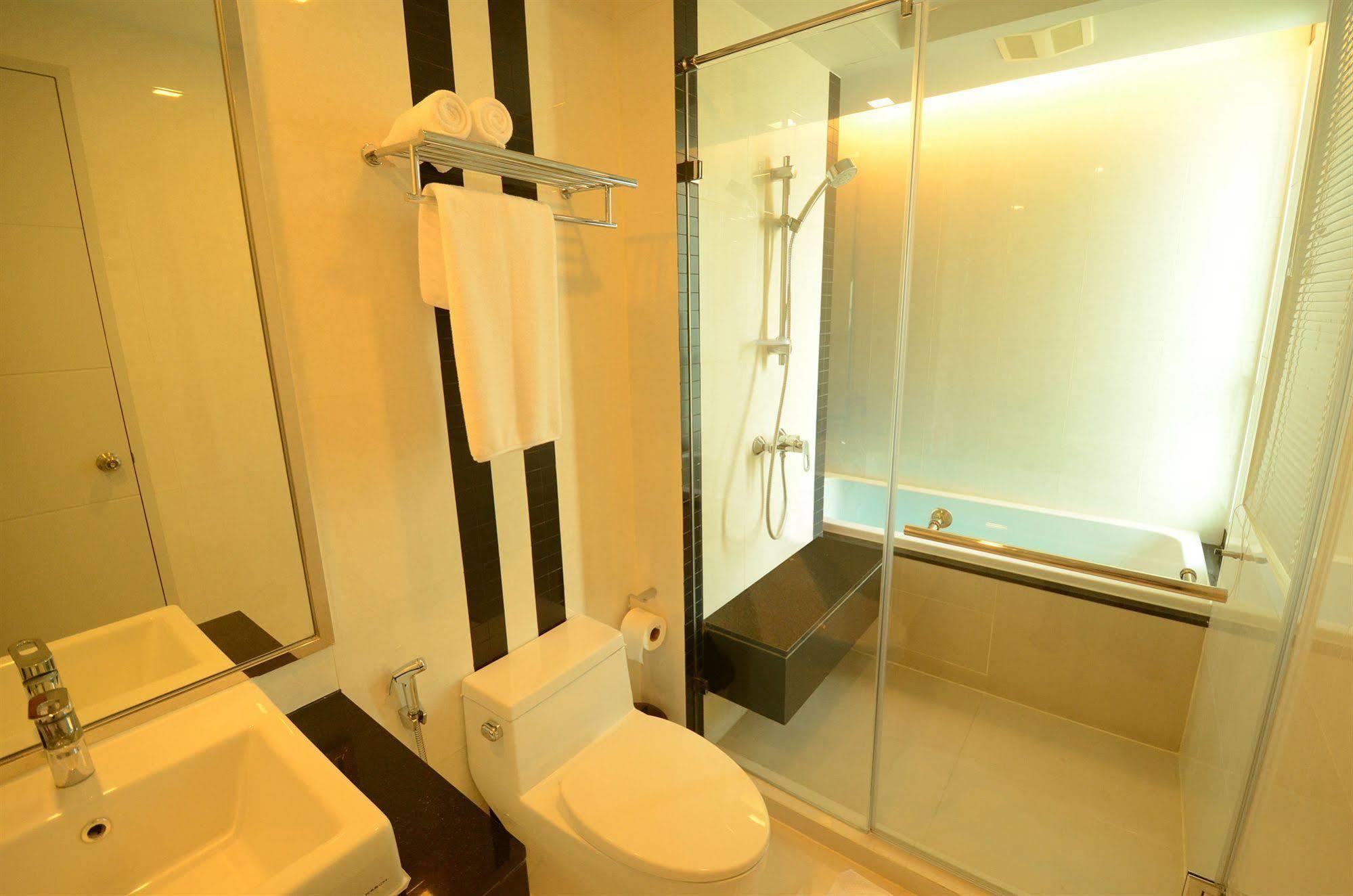 Beverly 33 By Aspira Bangkok Extérieur photo