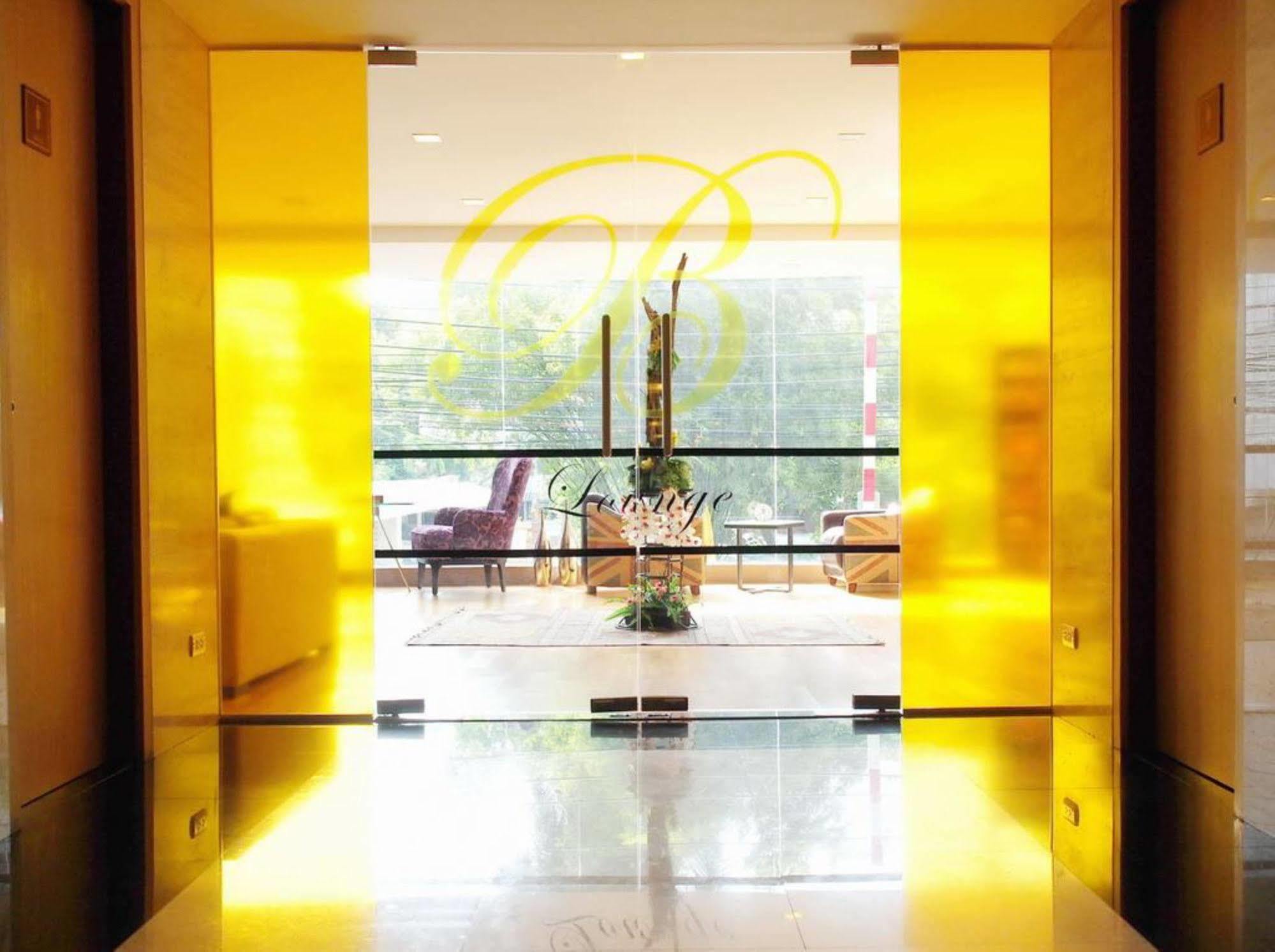 Beverly 33 By Aspira Bangkok Extérieur photo