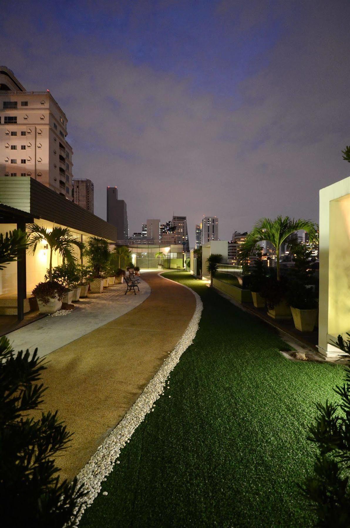 Beverly 33 By Aspira Bangkok Extérieur photo