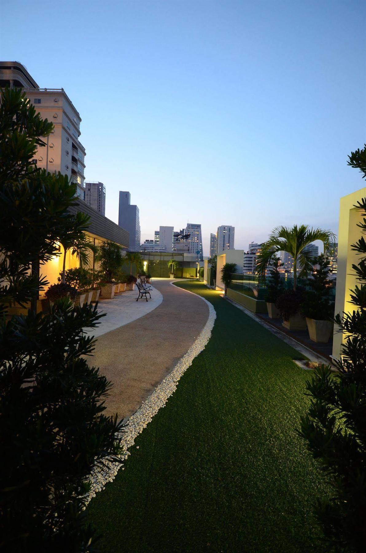 Beverly 33 By Aspira Bangkok Extérieur photo